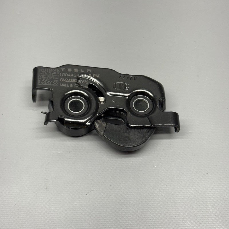 1504434-00-B TESLA MODEL Y 2ND ROW SEAT CENTER LATCH RWD  2020 2021 2022 2023 2024 OEM 