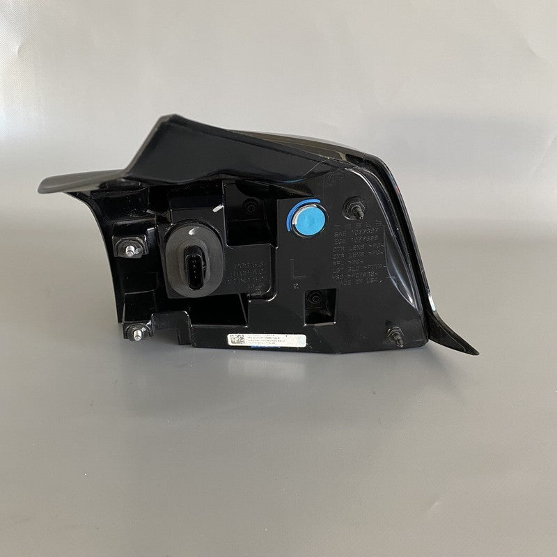 1077397-00-E TESLA MODEL 3 TAIL LIGHT LEFT DRIVER SIDE 2017 2018 2019 2020 2021 2022 OEM 