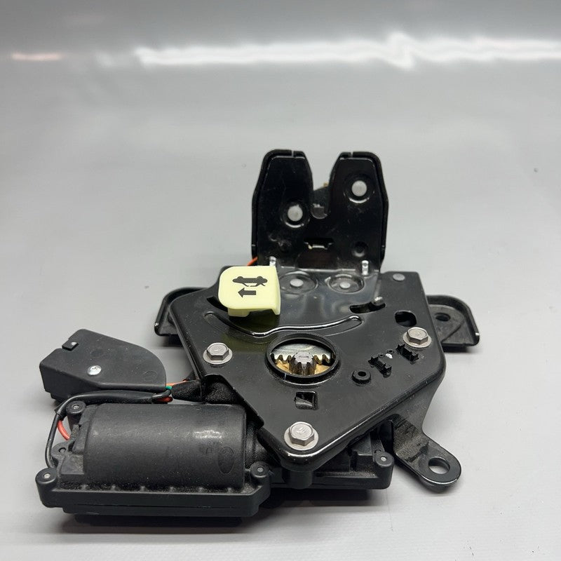 1500604-00-B TESLA MODEL Y 3 LIFTGATE CINCH LATCH 2017 2018 2019 2020 2021 2022 2023 OEM
