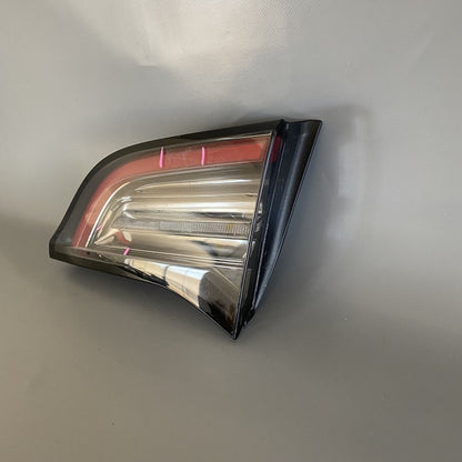 1502089-00-B TESLA MODEL 3 INNER TAIL LIGHT RIGHT SIDE 1502089-00-B 2017 2018 2019 2020 OEM