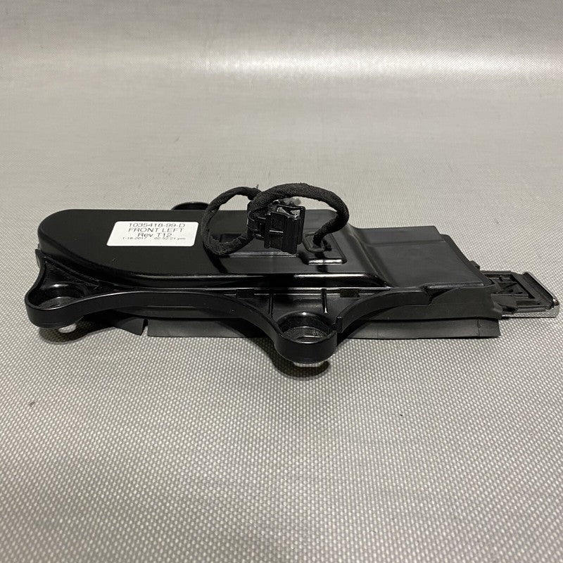 1035418-99-D TESLA MODEL X DOOR HANDLE LEFT FRONT 1035418-99-D OEM 2015 2016 2017