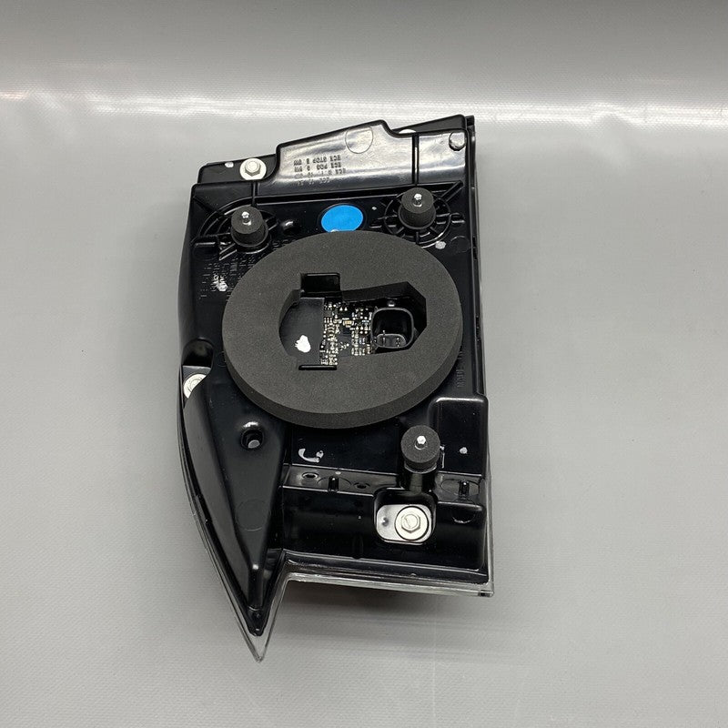 6005919-00-G TESLA MODEL S TAIL LIGHT RIGHT PASSENGER 2016 2017 2018 2019 OEM 6005919-00-G