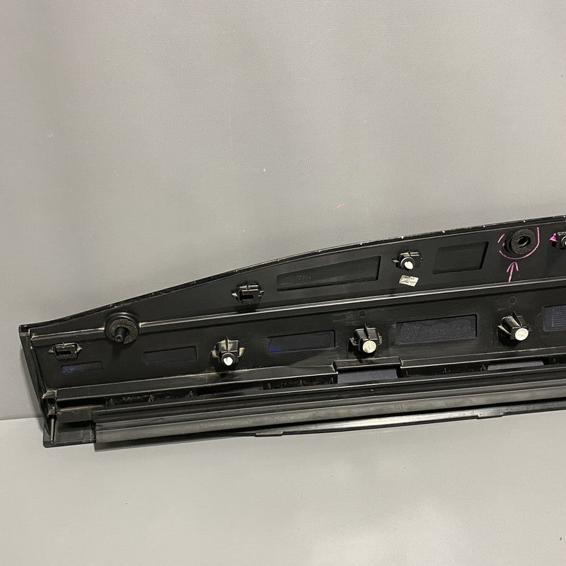 J9D3-21064-A JAGUAR I-PACE DOOR TRIM RIGHT FRONT J9D3-21064-A OEM 2019 2020 2021 