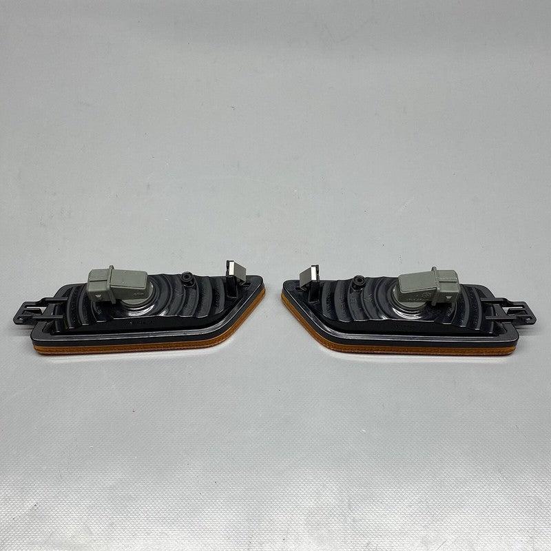 95B945119 PORSCHE MACAN FRONT BUMPER MARKER 95B945119 2016 2017 2018 2019 2020 2021 OEM