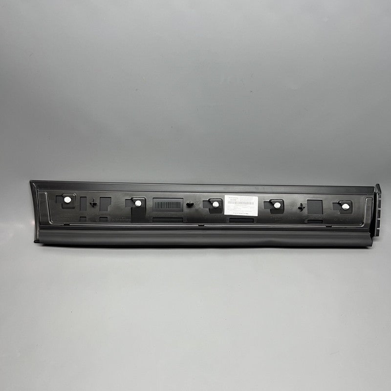 9Y0839095 PORSCHE CAYENNE DOOR MOLDING LOWER LEFT REAR 2019 2020 2021 2022 OEM 9Y0839095