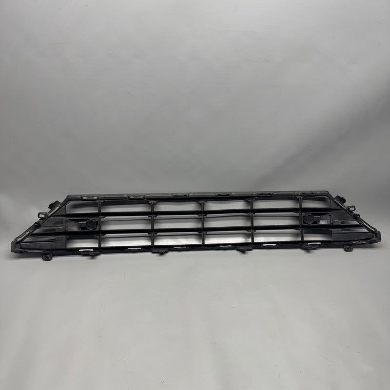 VOLVO XC60 FRONT BUMPER LOWER GRILLE 2018 2019 2020 2021 OEM 32296070