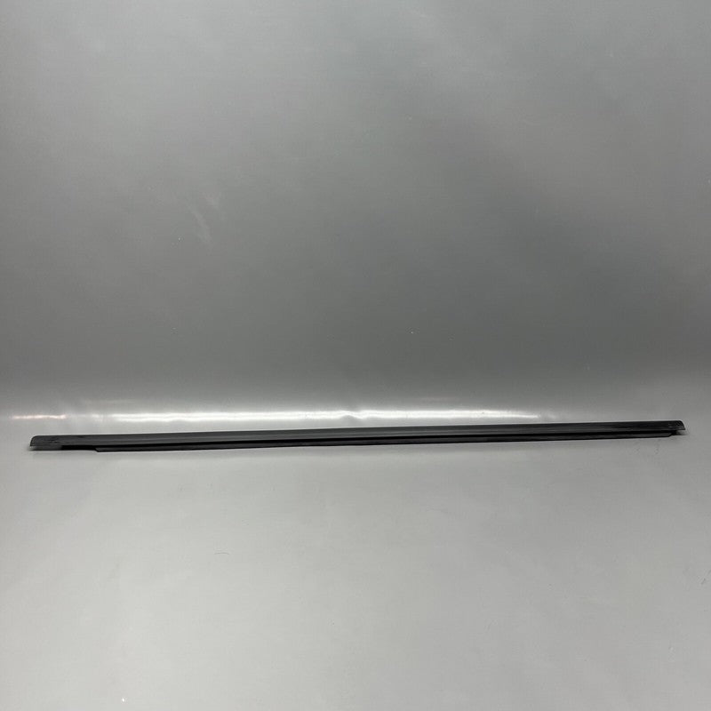 5GM837477B VOLKSWAGEN GOLF GTI DOOR WINDOW BELT LEFT FRONT 2015 16 17 18 2019 5GM837477B