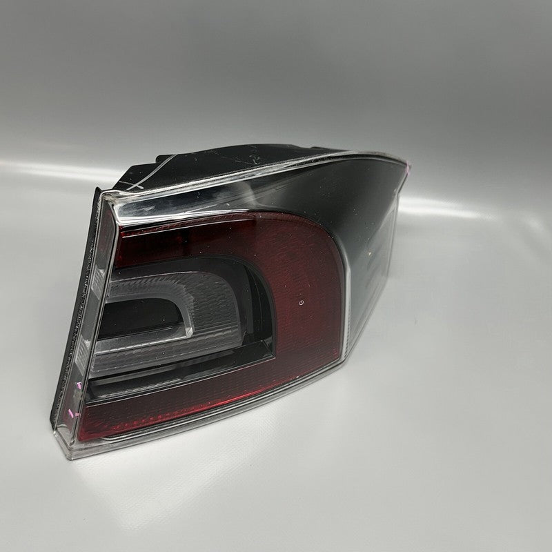 1502088-00-B TESLA MODEL S TAIL LIGHT RIGHT PASSENGER 2016 2017 2018 2019 2020 DAMAGED