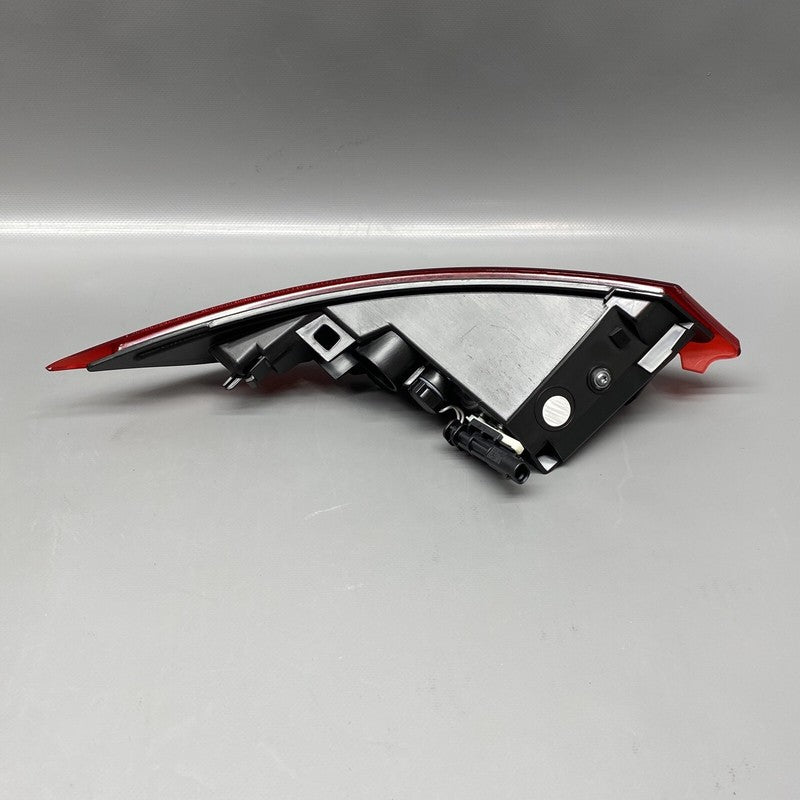 LR082084 /. HY32-15K273-AA LAND ROVER DISCOVERY REFLECTOR LEFT 2017 2018 2019 2020 OEM HY32-15K273-AA
