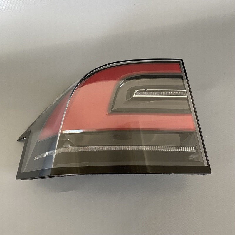 TESLA MODEL X TAIL LIGHT LEFT DRIVER SIDE 2016 2017 2018 2019 2020 LED