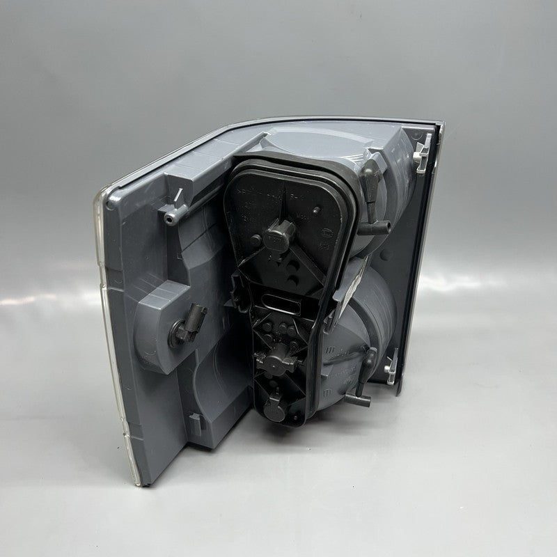 RANGE ROVER HSE TAIL LIGHT RIGHT PASSENGER 2003 2004 2005 OEM