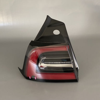 1077397-00-E TESLA MODEL 3 TAIL LIGHT LEFT DRIVER 2017 2018 2019 2020 2021 2022 OEM DAMAGED