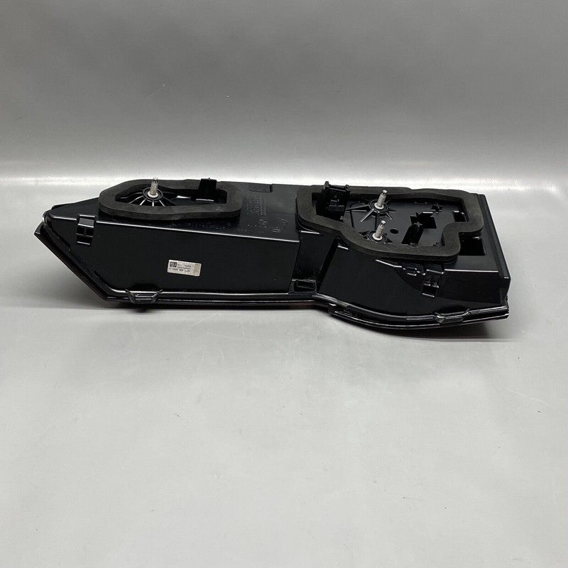 X7 BMW X7 TAIL LIGHT RIGHT INNER 2022 2023 OEM