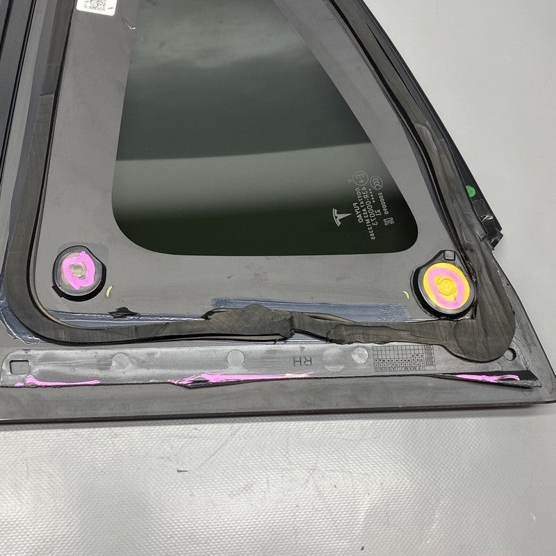 1495741-00-E TESLA MODEL Y QUARTER GLASS RIGHT REAR 2020 2021 2022 2023 OEM 1495741-00-E