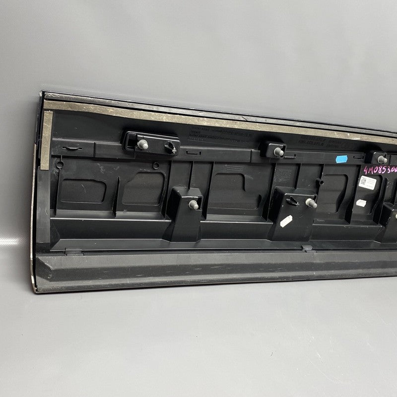 4M0853060G AUDI Q7 DOOR MOLDING RIGHT REAR 4M0853060G 2017 2018 2019 OEM