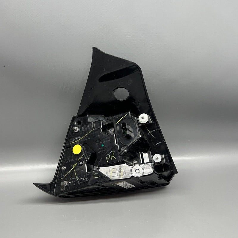 1502087-00-D TESLA MODEL Y TAIL LIGHT RIGHT PASSENGER 2020 21 22 2023 LED OEM 1502087-00-D