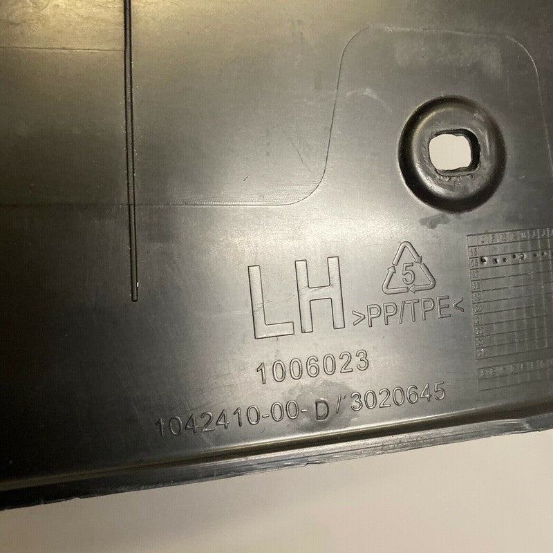 1042410-00-D TESLA MODEL X PINCH SENSOR DOOR MOLDING TRIM LEFT FRONT 2016 2017 2018 2019 OEM