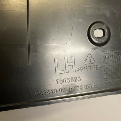 1042410-00-D TESLA MODEL X PINCH SENSOR DOOR MOLDING TRIM LEFT FRONT 2016 2017 2018 2019 OEM