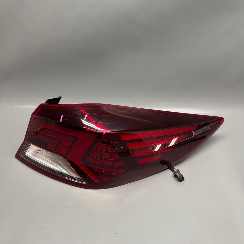 HYUNDAI ELANTRA TAIL LIGHT RIGHT PASSENGER  2019 2020 OEM