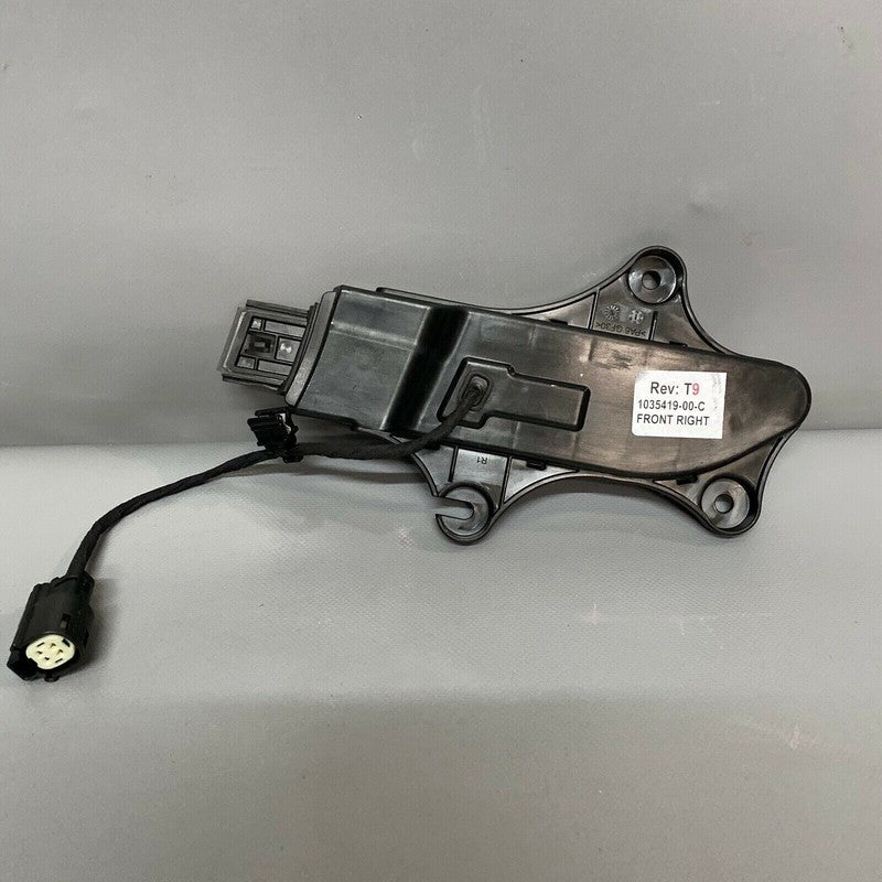 1035419-00-C TESLA MODEL X DOOR HANDLE HOUSING LEFT FRONT EXTERIOR 2016 2017 2018 2019 2020