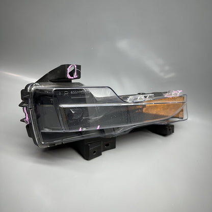1077390-00-F TESLA MODEL 3 FOG LIGHT RIGHT PASSENGER 2020 2021 22 2023 2 PIN OEM 1077390-00-F