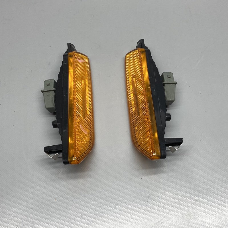 95B945119 PORSCHE MACAN FRONT BUMPER MARKER 95B945119 2016 2017 2018 2019 2020 2021 OEM