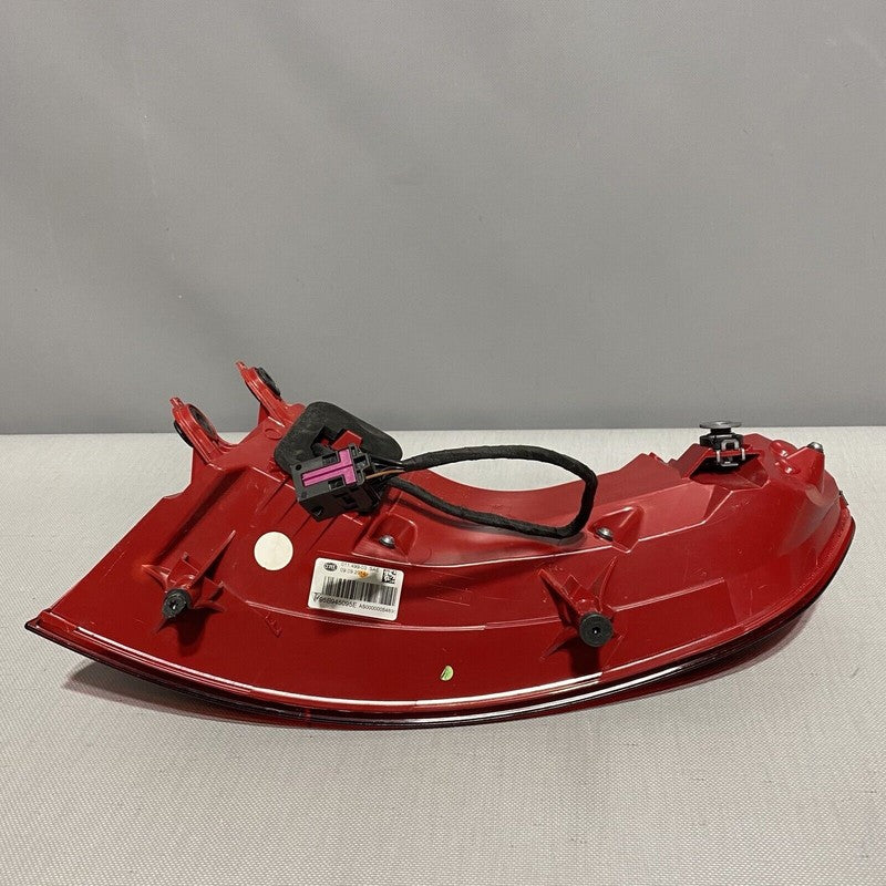 95B945095E PORSCHE MACAN TAIL LIGHT LEFT DRIVER 95B945095E 2015 2016 2017 LED OEM