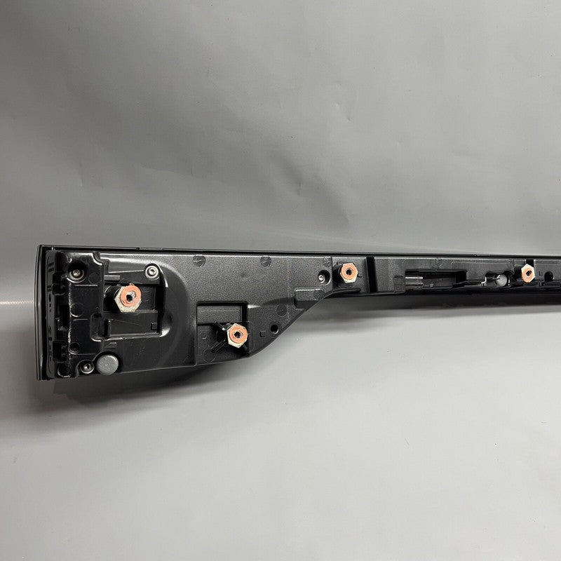 9Y0945081Q PORSCHE CAYENNE TAIL LIGHT CENTER TRUNK 2019 2020 2021 LED OEM 9Y0945081Q