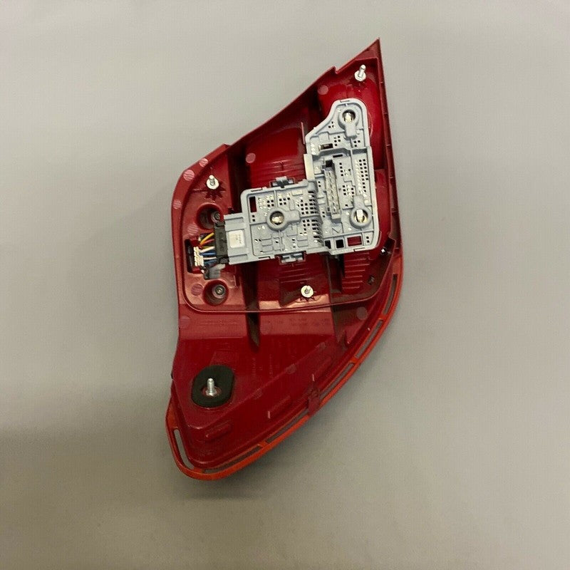 2049060703 MERCEDES BENZ C250 TAIL LIGHT RIGHT PASSENGER SIDE 2012 2013 2014 W204 LED OEM