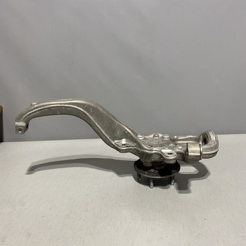 GX73-3K186-CB JAGUAR XE KNUCKLE LEFT FRONT WITH HUB GX73-3K186-CB OEM 2016 2017 2018