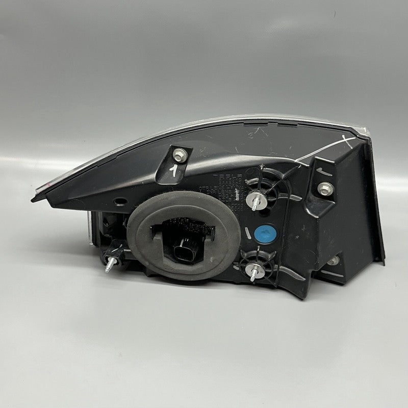 1502088-00-B TESLA MODEL S TAIL LIGHT RIGHT PASSENGER 2016 2017 2018 2019 2020 DAMAGED