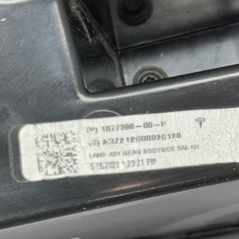 1077398-00-H TESLA MODEL 3 TAIL LIGHT RIGHT 2017 2018 2019 2020 2021 1077398-00-H OEM
