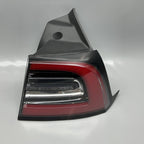 TESLA MODEL 3 TAIL LIGHT RIGHT 2017 2018 2019 2020 2021 1077398-00-H O
