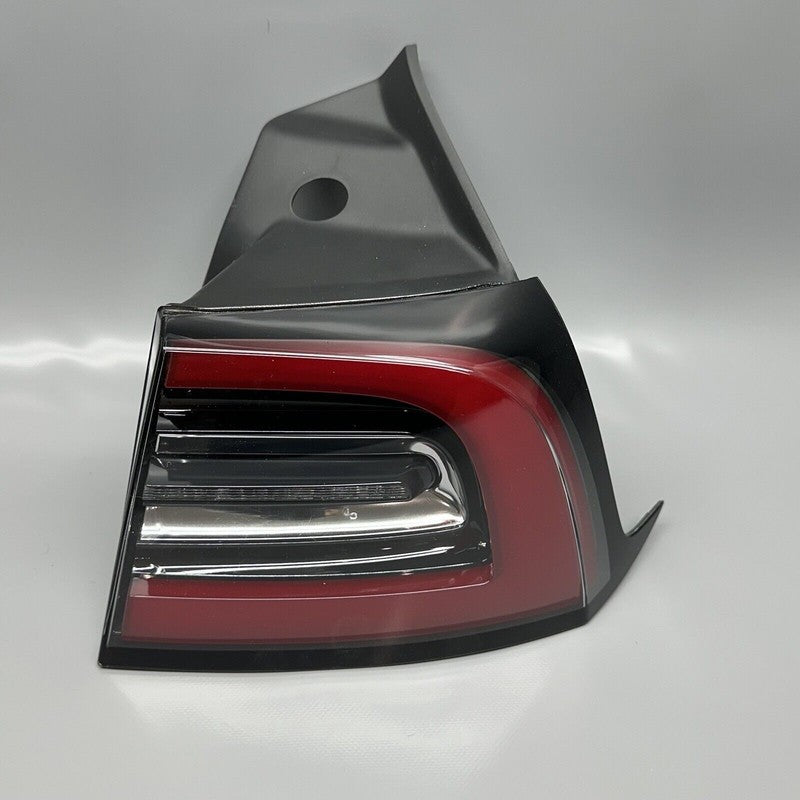 TESLA MODEL 3 TAIL LIGHT RIGHT 2017 2018 2019 2020 2021 1077398-00-H O