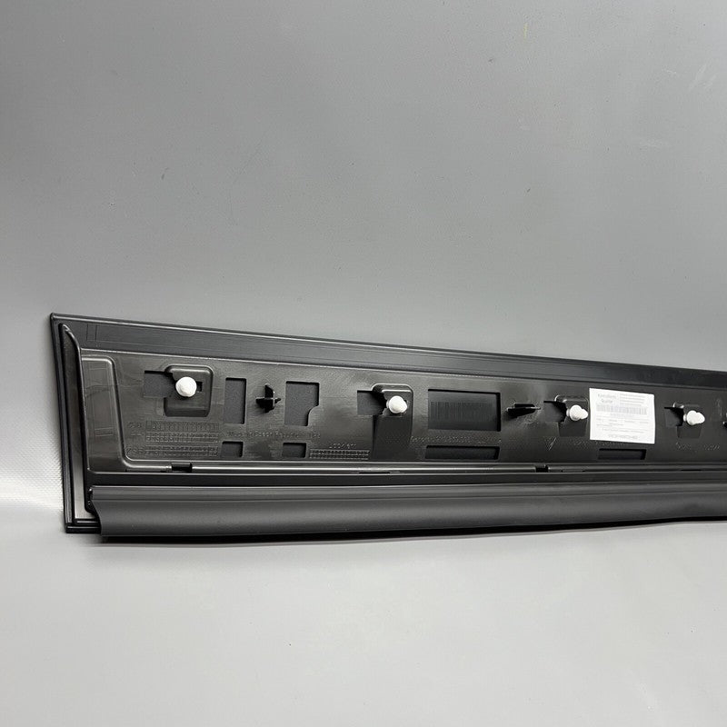 9Y0839095 PORSCHE CAYENNE DOOR MOLDING LOWER LEFT REAR 2019 2020 2021 2022 OEM 9Y0839095