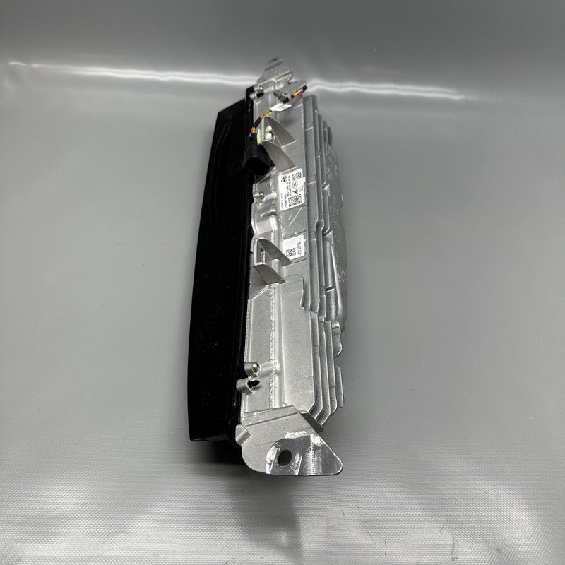 M8E2-13404-AL RANGE ROVER VOGUE TAIL LIGHT LEFT DRIVER 2023 2024 OEM M8E2-13404-AL