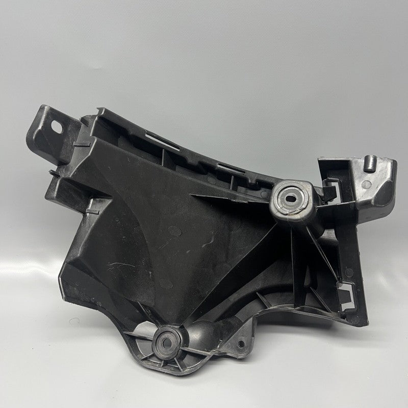4M8807394 AUDI Q8 UPPER BUMPER GUIDE RIGHT REAR 2019 2020 2021 2022 2023 OEM 4M8807394