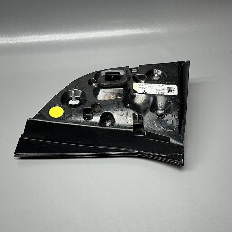 1502088-00-B TESLA MODEL Y LIFTGATE TAIL LIGHT LEFT DRIVER 2020 21 22 2023 OEM 1502088-00-B