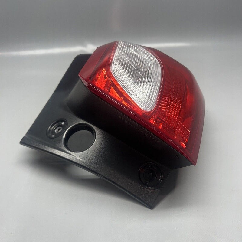 CHEVY EQUINOX TAIL LIGHT RIGHT PASSENGER 2018 2019 2020 2021 OEM