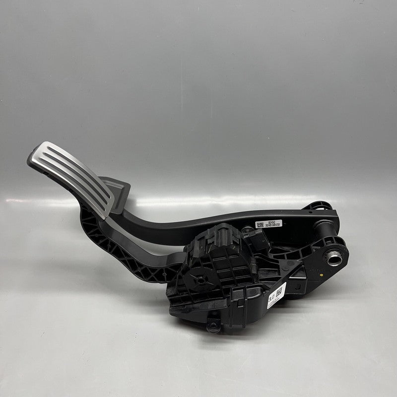 1344691-01-B TESLA MODEL 3 GAS AND BRAKE PEDAL 2024 2025 OEM 1344691-01-B
