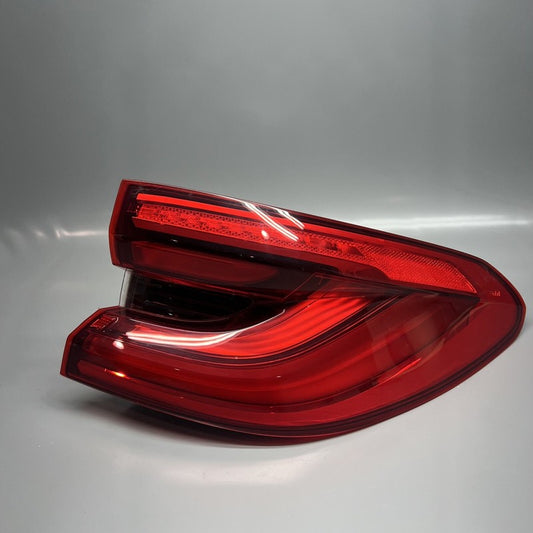 7376488 BMW 640 GT GRAN TURISMO TAIL LIGHT RIGHT PASSENGER 2018 2019 OEM 7376488