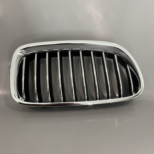 7412324 BMW 528 GRILLE UPPER RIGHT 2014 2015 2016 7412324 535 OEM