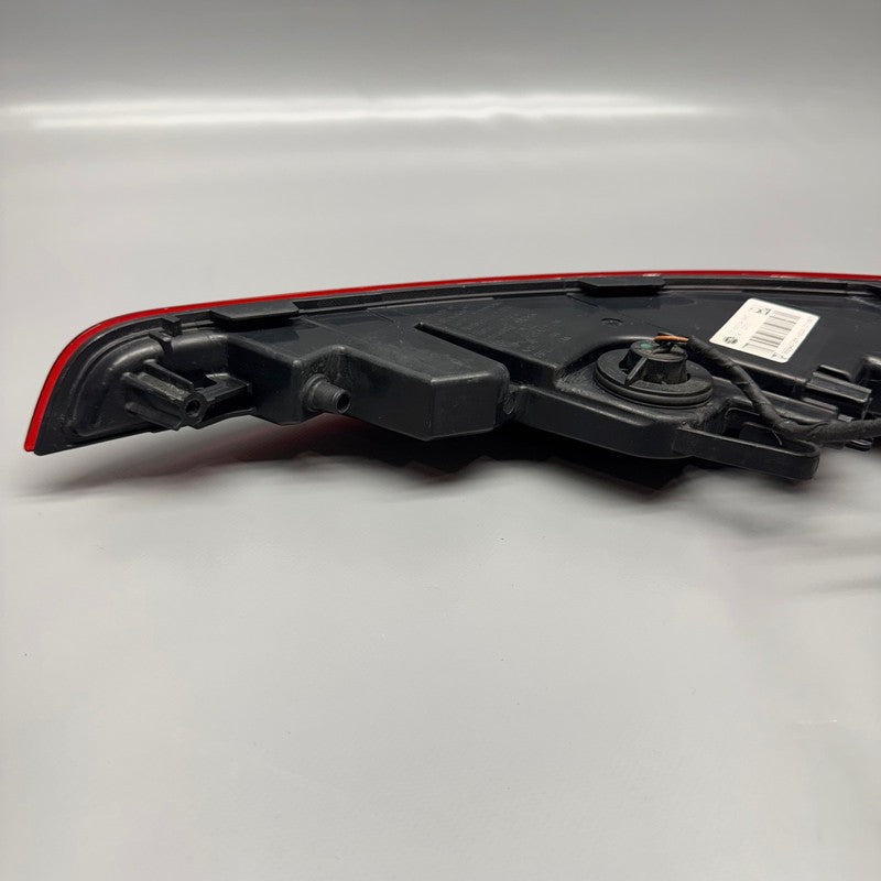 PORSCHE MACAN BUMPER REFLECTOR TAIL LIGHT RIGHT PASSENGER 2015 2016 20