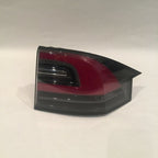 TESLA MODEL X TAIL LIGHT RIGHT PASSENGER 1034333-00-A 2015 2016 2017 2