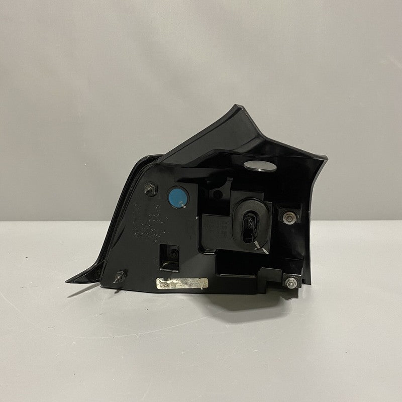 MODEL 3 TESLA MODEL 3 TAIL LIGHT RIGHT PASSENGER SIDE 2017 2018 2019 2020 OEM