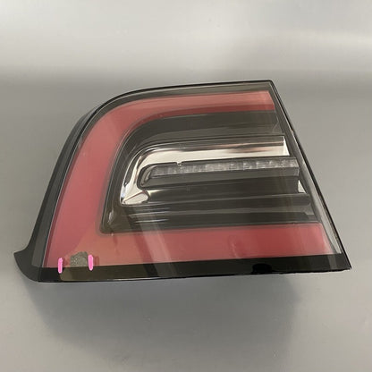 1077397-00-E TESLA MODEL 3 TAIL LIGHT LEFT DRIVER 2017 2018 2019 2020 2021 2022 OEM DAMAGED