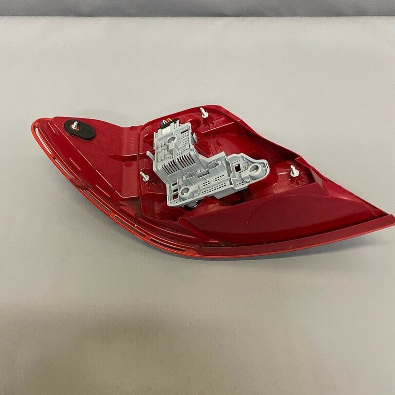 2049060703 MERCEDES BENZ C250 TAIL LIGHT RIGHT PASSENGER SIDE 2012 2013 2014 W204 LED OEM