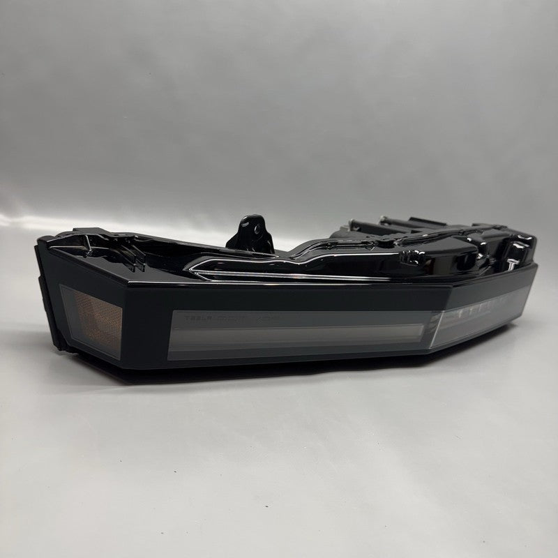 1806405-00-D TESLA CYBERTRUCK HEADLIGHT RIGHT PASSENGER 2024 2025 OEM 1806405-00-D