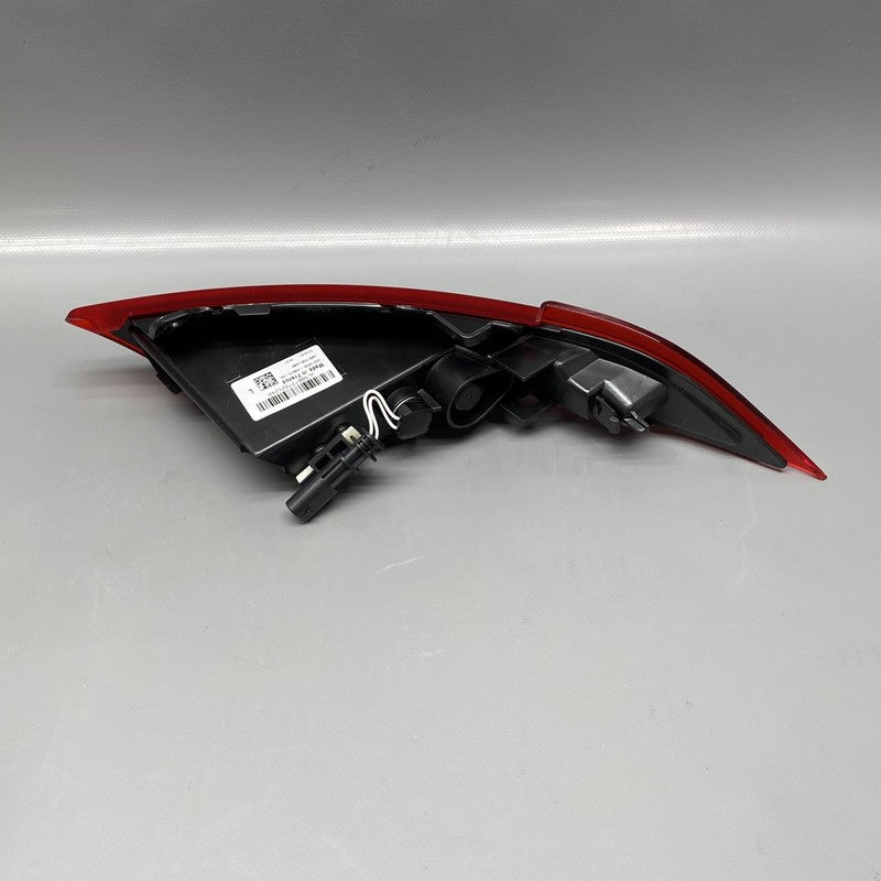 LR082084 /. HY32-15K273-AA LAND ROVER DISCOVERY REFLECTOR LEFT 2017 2018 2019 2020 OEM HY32-15K273-AA
