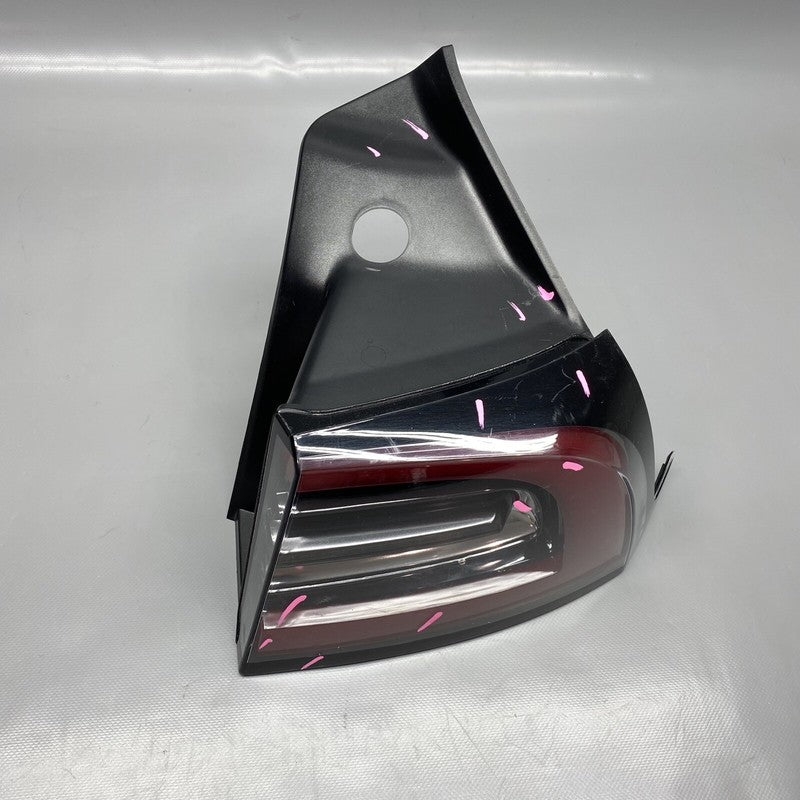 MODEL 3 TESLA MODEL 3 TAIL LIGHT RIGHT PASSENGER SIDE LED 2017 2018 2019 2020 2021 2022 